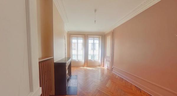 APPARTEMENT T2 A LOUER - LYON 7EME ARRONDISSEMENT Pasteur 64.09 m 2 915 € charges comprises par mois