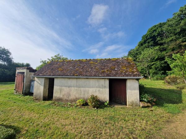 fermette avec travaux au calme, dependance et grand terrain