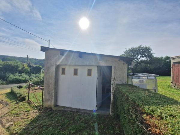 fermette avec travaux au calme, dependance et grand terrain
