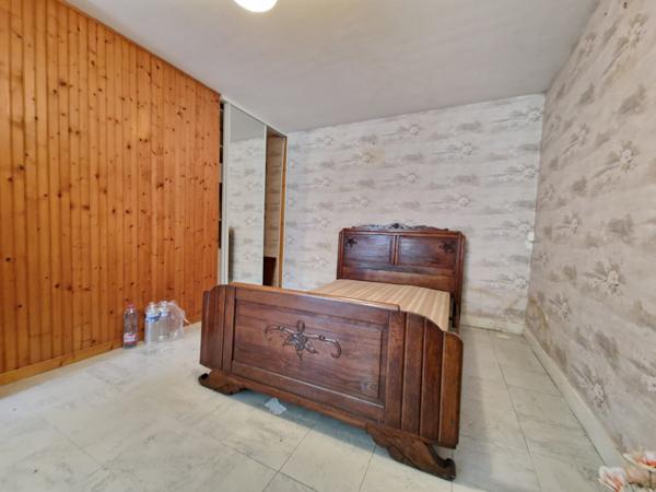 fermette avec travaux au calme, dependance et grand terrain