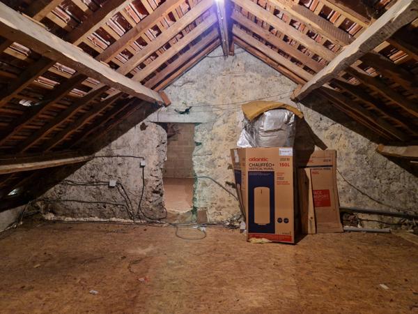 fermette avec travaux au calme, dependance et grand terrain