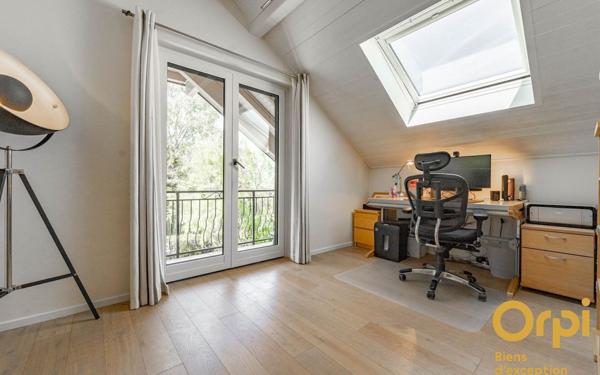 Maison à vendre    7 pièces • 250 m2 Neydens