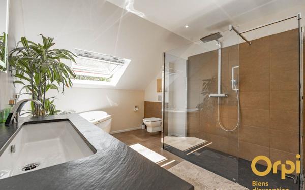 Maison à vendre    7 pièces • 250 m2 Neydens