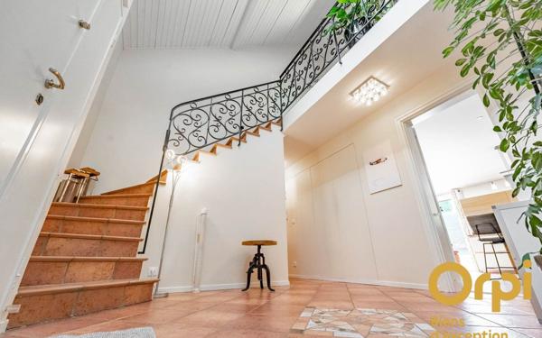 Maison à vendre    7 pièces • 250 m2 Neydens