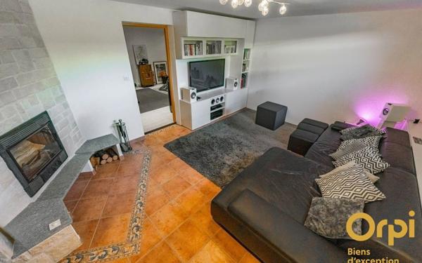 Maison à vendre    7 pièces • 250 m2 Neydens