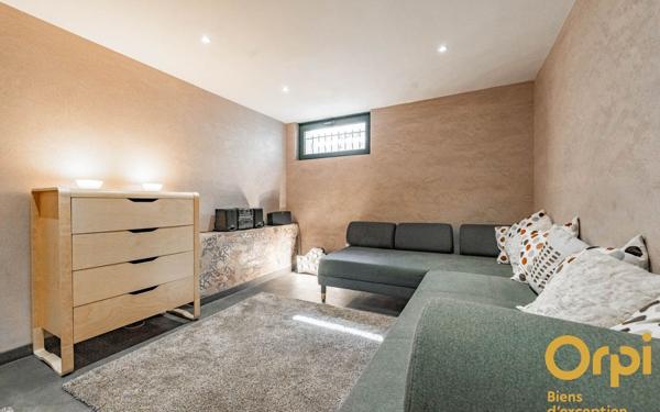 Maison à vendre    7 pièces • 250 m2 Neydens