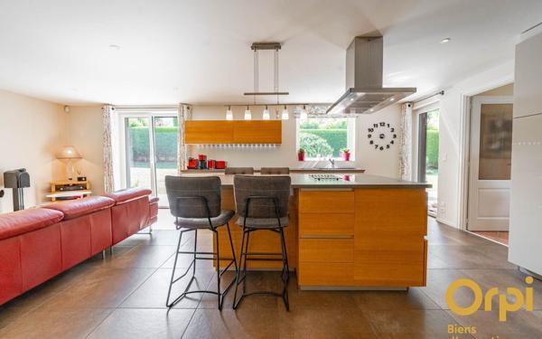 Maison à vendre    7 pièces • 250 m2 Neydens