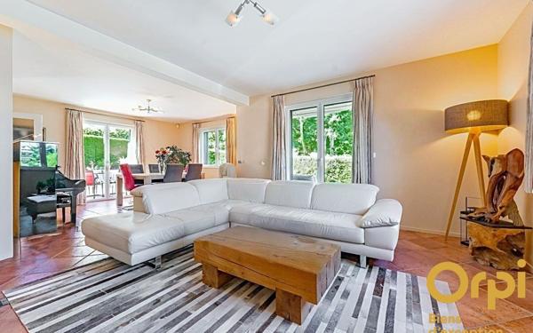 Maison à vendre    7 pièces • 250 m2 Neydens