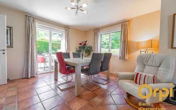 Maison à vendre    7 pièces • 250 m2 Neydens