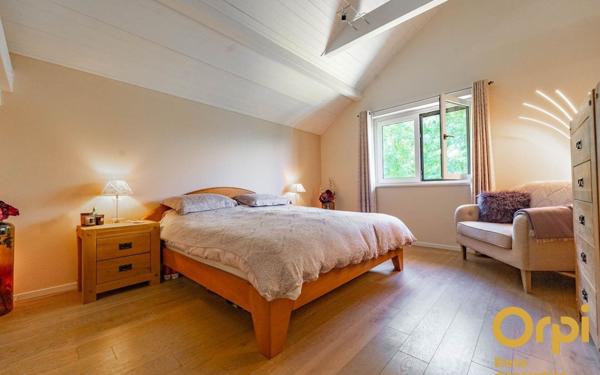 Maison à vendre    7 pièces • 250 m2 Neydens