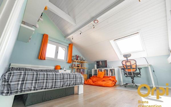 Maison à vendre    7 pièces • 250 m2 Neydens