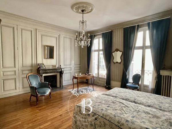 Tours, Hôtel particulier 5 Chambres -  270 m² à vendre