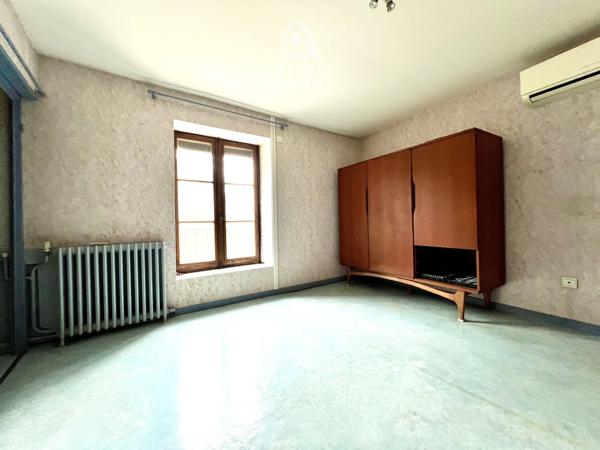 Maison
                                                                                                                                                                                                                                                                                                                        5 pièce(s)                                                                                                                                                                                                          4 chambre(s)                                                                                                                                                                                                          157  m²