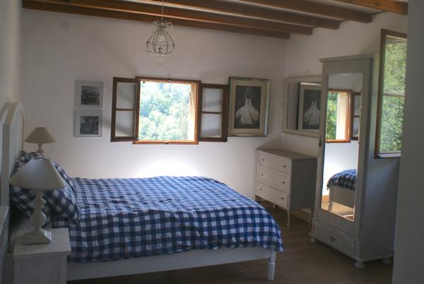 A VOIR. Belle maison en pierre de 4 chambres avec dépendances et vues sur terrain d'environ 2811m2