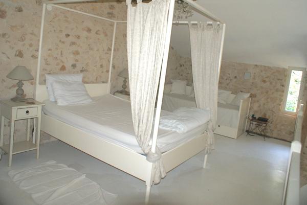 A VOIR. Belle maison en pierre de 4 chambres avec dépendances et vues sur terrain d'environ 2811m2