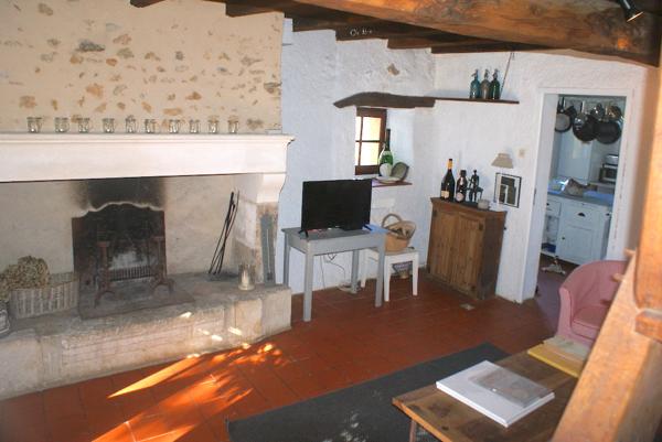 A VOIR. Belle maison en pierre de 4 chambres avec dépendances et vues sur terrain d'environ 2811m2