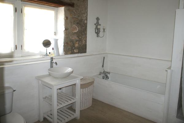 A VOIR. Belle maison en pierre de 4 chambres avec dépendances et vues sur terrain d'environ 2811m2
