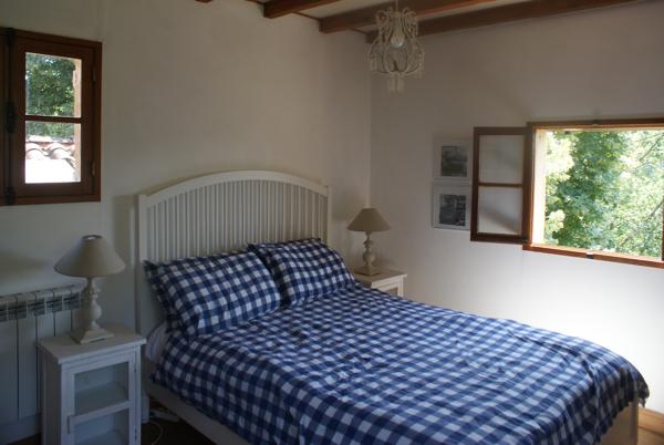 A VOIR. Belle maison en pierre de 4 chambres avec dépendances et vues sur terrain d'environ 2811m2