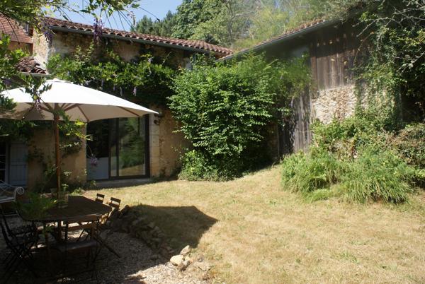 A VOIR. Belle maison en pierre de 4 chambres avec dépendances et vues sur terrain d'environ 2811m2