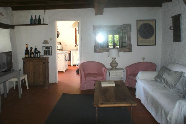 A VOIR. Belle maison en pierre de 4 chambres avec dépendances et vues sur terrain d'environ 2811m2