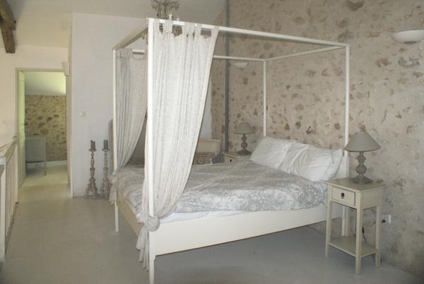 A VOIR. Belle maison en pierre de 4 chambres avec dépendances et vues sur terrain d'environ 2811m2
