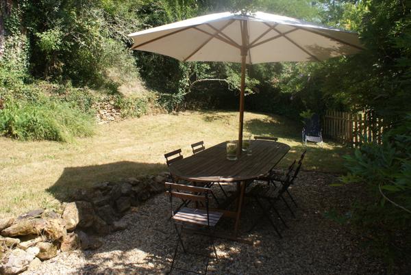 A VOIR. Belle maison en pierre de 4 chambres avec dépendances et vues sur terrain d'environ 2811m2