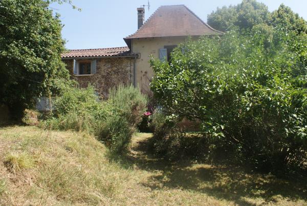 A VOIR. Belle maison en pierre de 4 chambres avec dépendances et vues sur terrain d'environ 2811m2