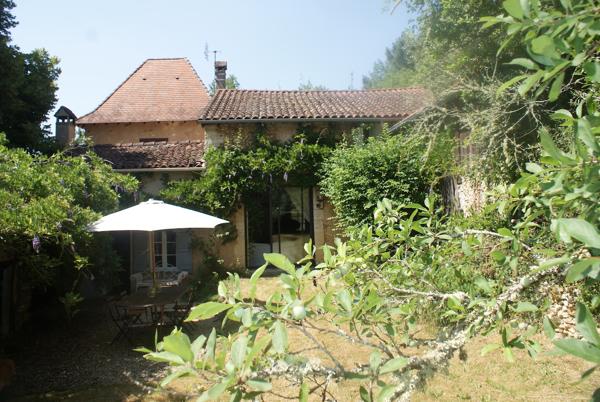 A VOIR. Belle maison en pierre de 4 chambres avec dépendances et vues sur terrain d'environ 2811m2