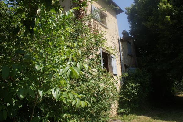 A VOIR. Belle maison en pierre de 4 chambres avec dépendances et vues sur terrain d'environ 2811m2