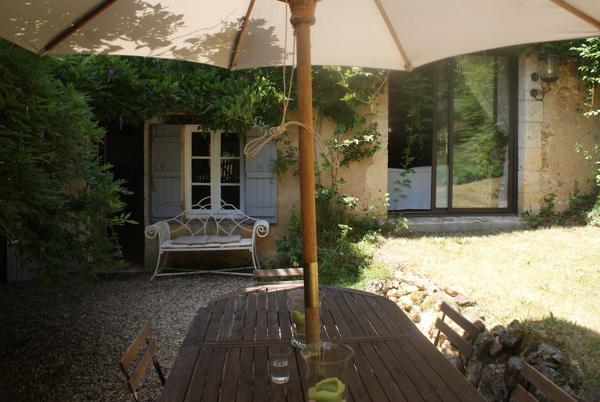 A VOIR. Belle maison en pierre de 4 chambres avec dépendances et vues sur terrain d'environ 2811m2