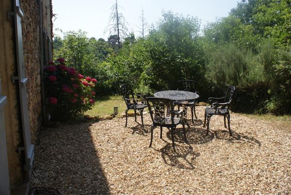 A VOIR. Belle maison en pierre de 4 chambres avec dépendances et vues sur terrain d'environ 2811m2
