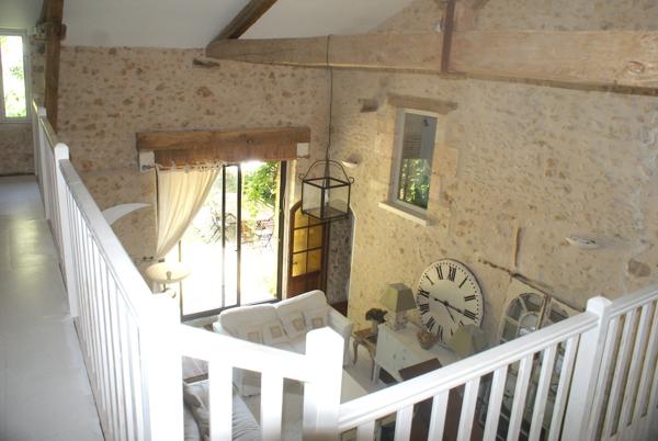 A VOIR. Belle maison en pierre de 4 chambres avec dépendances et vues sur terrain d'environ 2811m2