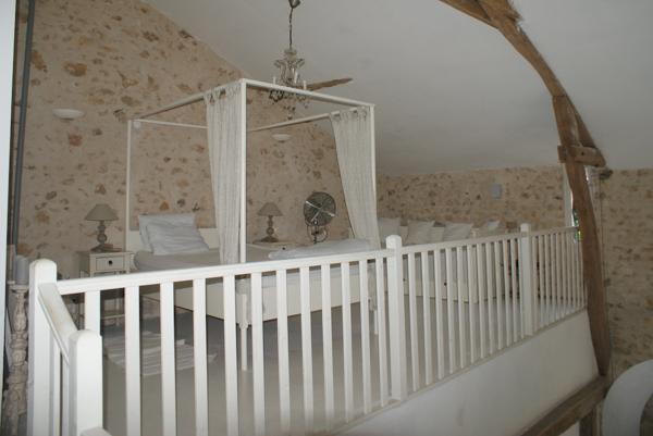 A VOIR. Belle maison en pierre de 4 chambres avec dépendances et vues sur terrain d'environ 2811m2