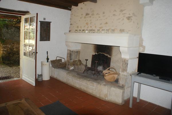 A VOIR. Belle maison en pierre de 4 chambres avec dépendances et vues sur terrain d'environ 2811m2