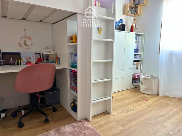 Maison
                                                                                                                                                                                                                                                                                                                        7 pièce(s)                                                                                                                                                                                                          5 chambre(s)                                                                                                                                                                                                          141  m²