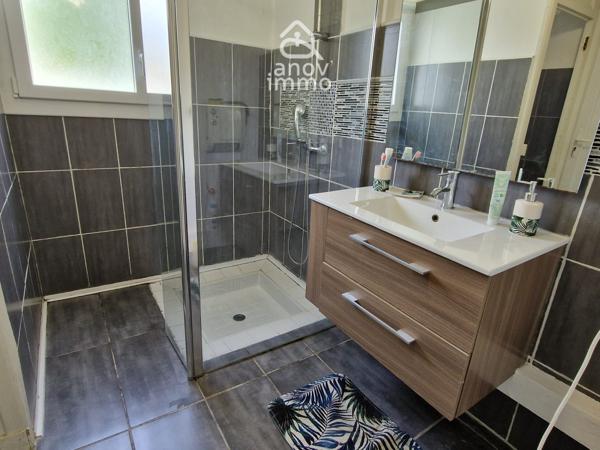 Maison
                                                                                                                                                                                                                                                                                                                        7 pièce(s)                                                                                                                                                                                                          5 chambre(s)                                                                                                                                                                                                          160  m²