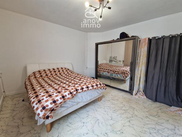 Maison
                                                                                                                                                                                                                                                                                                                        7 pièce(s)                                                                                                                                                                                                          5 chambre(s)                                                                                                                                                                                                          160  m²
