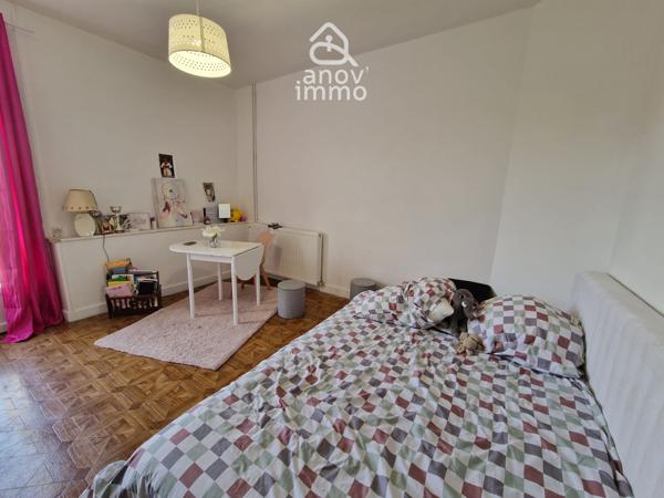 Maison
                                                                                                                                                                                                                                                                                                                        7 pièce(s)                                                                                                                                                                                                          5 chambre(s)                                                                                                                                                                                                          160  m²