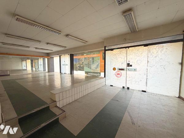 IMMEUBLE RUE DE VERN AVEC JARDIN !