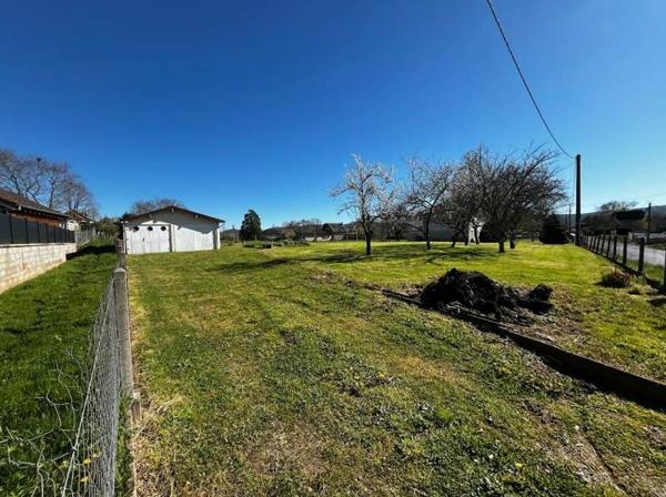 Terrain à vendre |  Saint-Pantaléon-de-Larche |  1228 m²