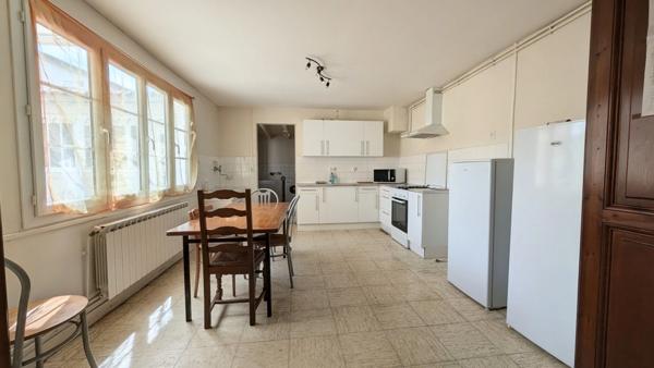 SEGONZAC (16) Charmante maison de ville avec cour et dépendance. Idéal premier achat ou investissement