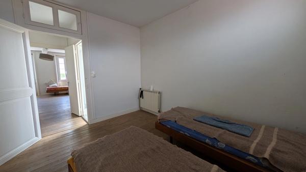 SEGONZAC (16) Charmante maison de ville avec cour et dépendance. Idéal premier achat ou investissement