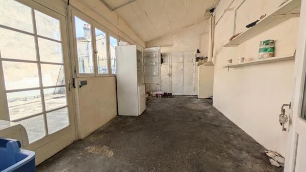 SEGONZAC (16) Charmante maison de ville avec cour et dépendance. Idéal premier achat ou investissement
