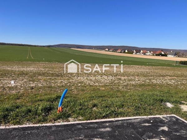 Terrain constructible et viabilisé de 712m²
