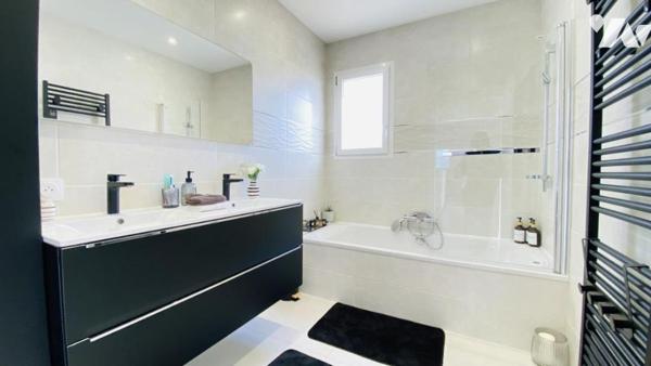 ✨ Maison contemporaine 2025 – 150 m² – Piscine – Centre bourg de Plescop ✨