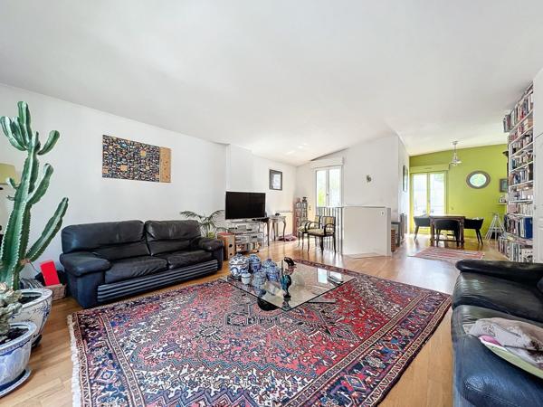 Vente Appartement102,26 m² - 5 Pièces - PARIS (75015)