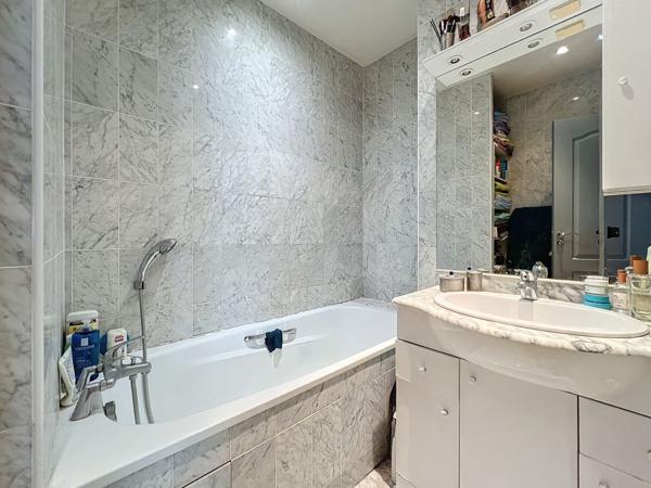 Vente Appartement102,26 m² - 5 Pièces - PARIS (75015)