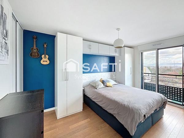 Récent, très bon état, balcon, parking et box