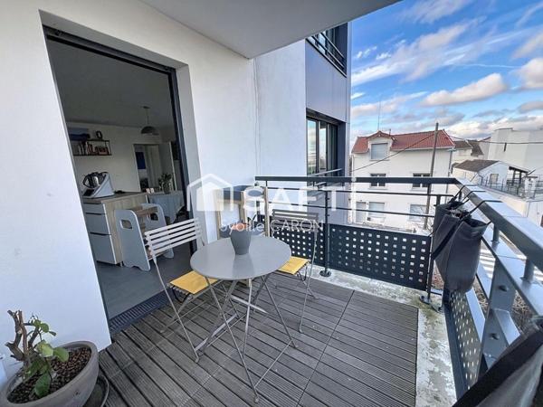 Récent, très bon état, balcon, parking et box