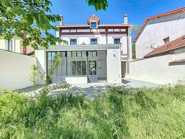 Vente Maison115 m² - 6 Pièces - SAINT MAUR DES FOSSES (94100)